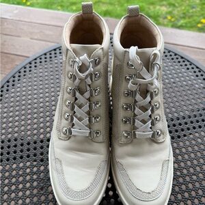 Vionic Cream Ankle Boots